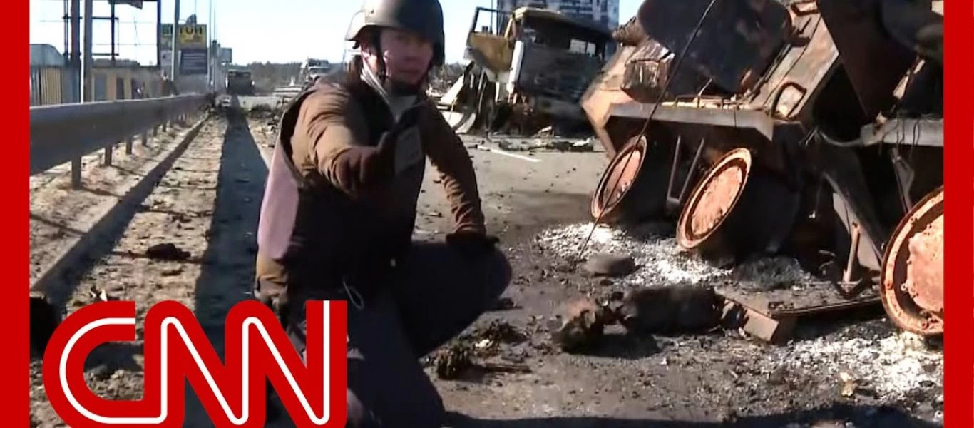 Δημοσιογράφος του CNN γονάτισε πάνω σε χειροβομβίδα χωρίς να το καταλάβει! (βίντεο)